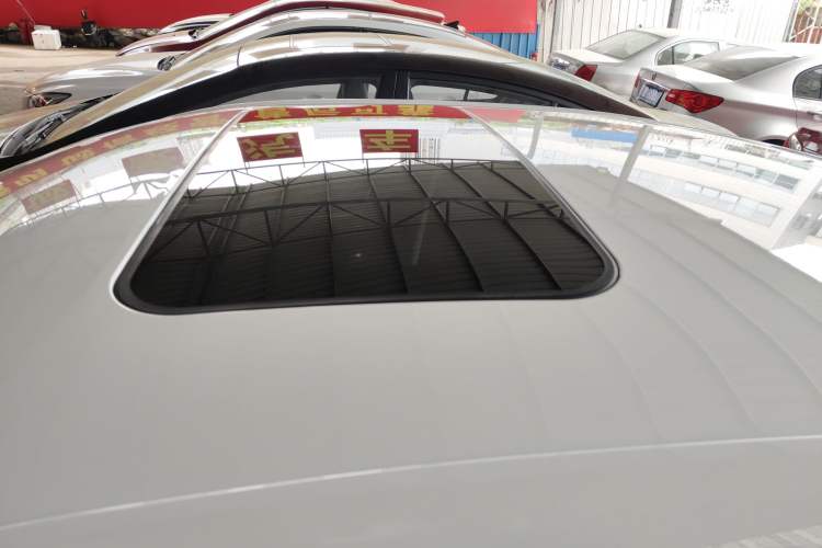 Used Roewe i5 2020 1.5L Automatic 4G Connect Luxury Flagship Edition
