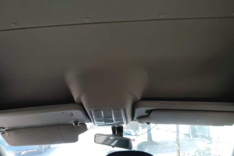 Used SAIC MAXUS Xintu V80 2023 2.0T Manual Classic Aoyuntong Power Version Short Wheelbase Ultra-Low Roof 5/6-Seater
