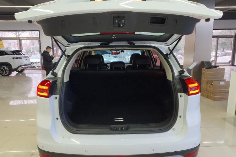 Used Geely Auto Emgrand X7 Sport 2016 1.8TD Automatic ZhiShang Model
