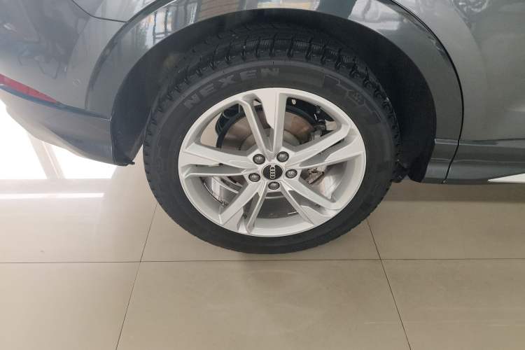 Used Audi Q3 2021 35 TFSI Fashionable and Elegant Model Right Rear Wheel Hub