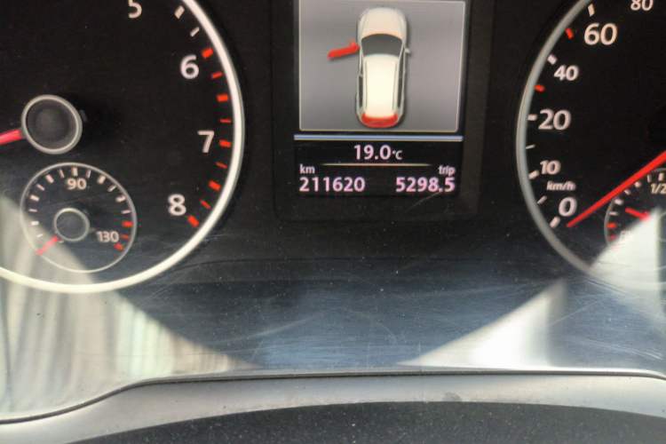 Used Volkswagen Tiguan 2013 2.0 TSI Automatic All-Wheel Drive Luxury Edition Odometer Close Up