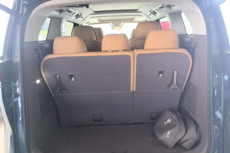 Used Denza D9 2022 DM-i 1040 Prestige Model