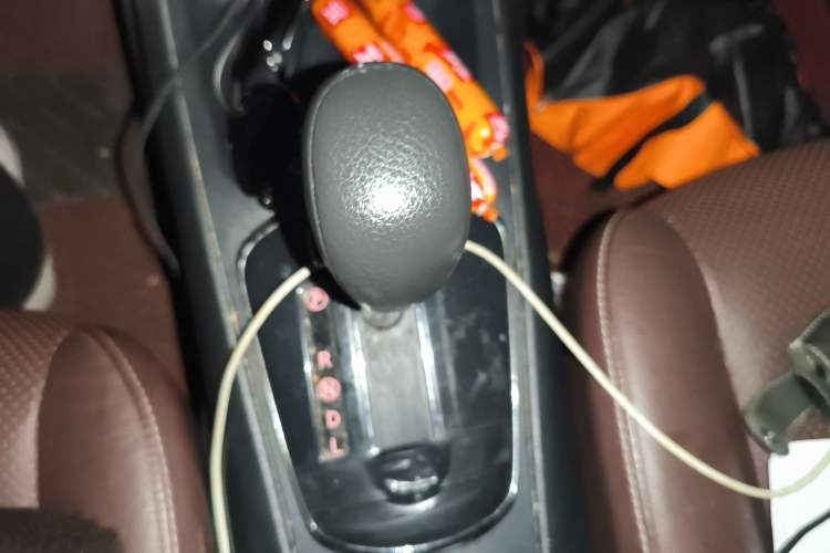 Used Nissan Tiida 2014 1.6L CVT Cool Cafe Edition Gear Lever