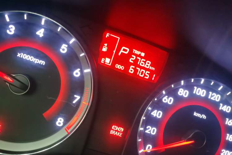 Used Hyundai Verna Ray 2014 1.6L Automatic TOP Odometer Close Up