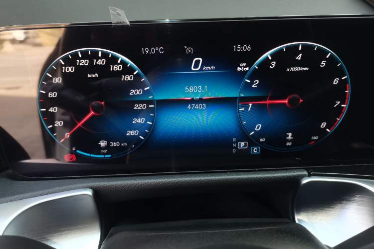 Used Mercedes-Benz GLB 2023 GLB 220 Sport Edition Odometer Close Up