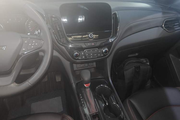 Used Chevrolet Equinox 2022 Mild Hybrid 550T RS Smart Boundary-Setting Edition Audio And AC Panel