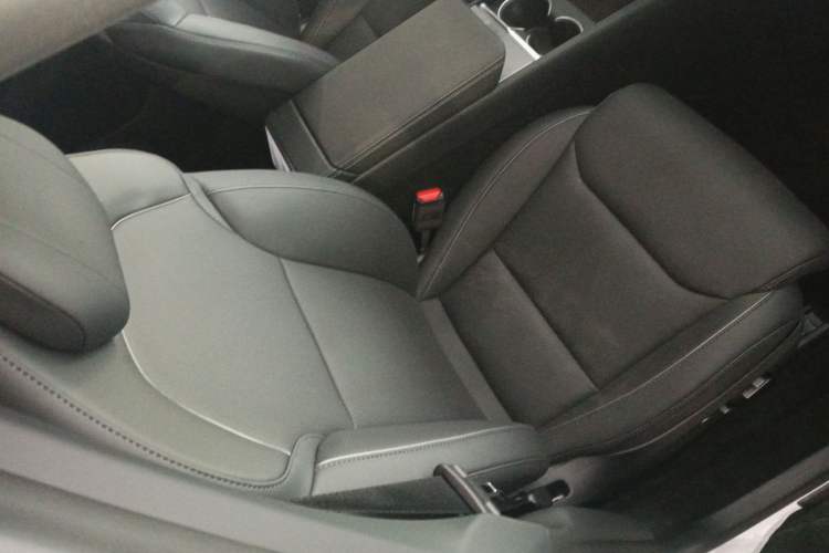 Used Tesla Model Y L 2025 Model Long-Range All-Wheel-Drive Version