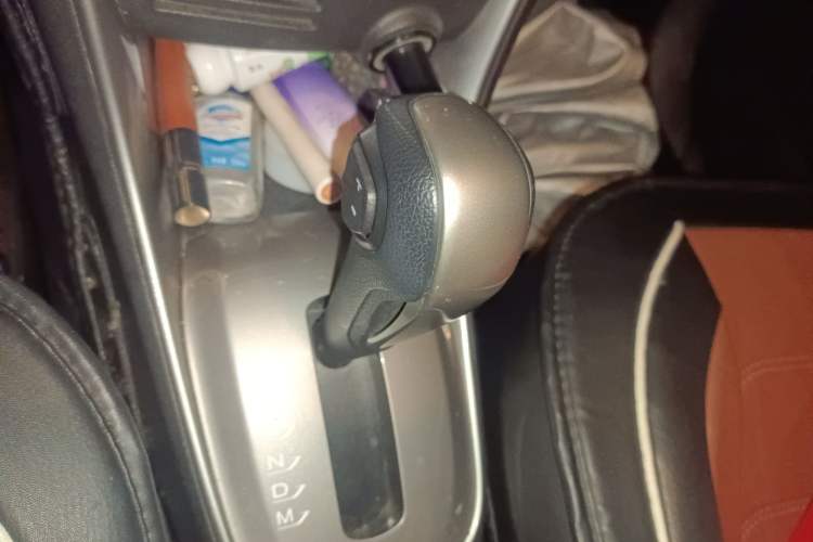 Used Chevrolet Trax 2014 1.4T Automatic Two-Wheel Drive Luxury Model Gear Lever