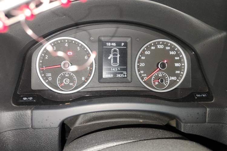 Used Volkswagen Tiguan 2015 1.8TSI Automatic Two-Wheel Drive Trend Edition Odometer Close Up