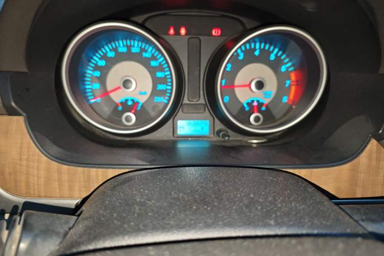 Used Buick Excelle 2015 1.5L Automatic Classic Model Odometer Close Up