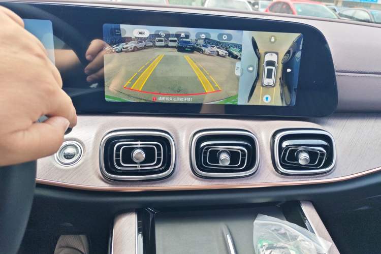 Used Chery Tiggo 9 2025 2.0T Automatic Two-Wheel Drive Luxury Edition 5 Seats Audio And AC Panel