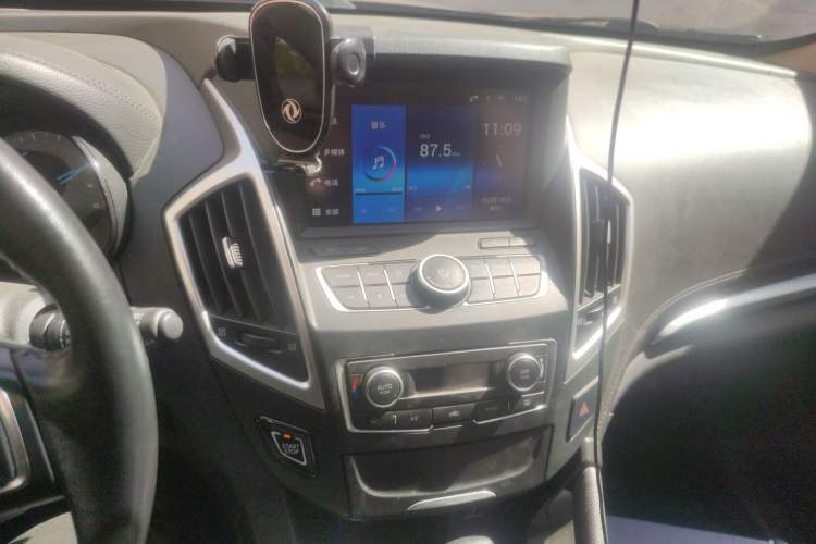 Used Dongfeng Aeolus AX7 2015 2.0L Automatic Zhiyi Trim