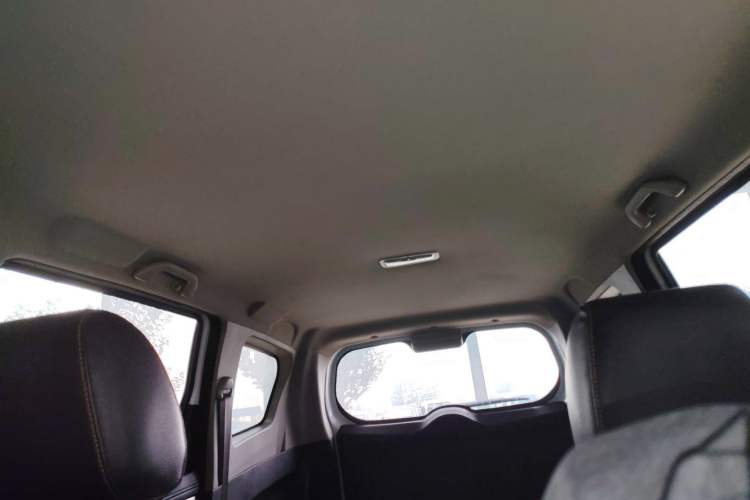 Used FAW Yingzhi G5 2016 1.5L CVT Luxury Navigation Edition