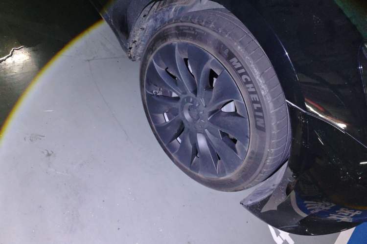 Used Tesla Model 3 2022 Rear-Wheel-Drive Version Right Front Wheel Hub