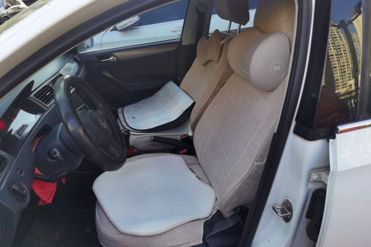 Used Volkswagen Santana 2015 1.6L Manual Comfort Edition
