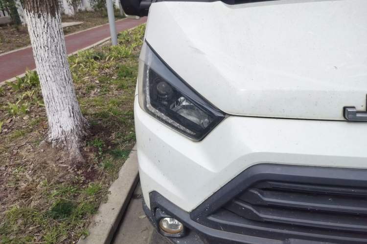 Used JMC Transit 2019 2.8T Commercial Version Short Wheelbase Mid-Roof 6-Seater China VI JX493