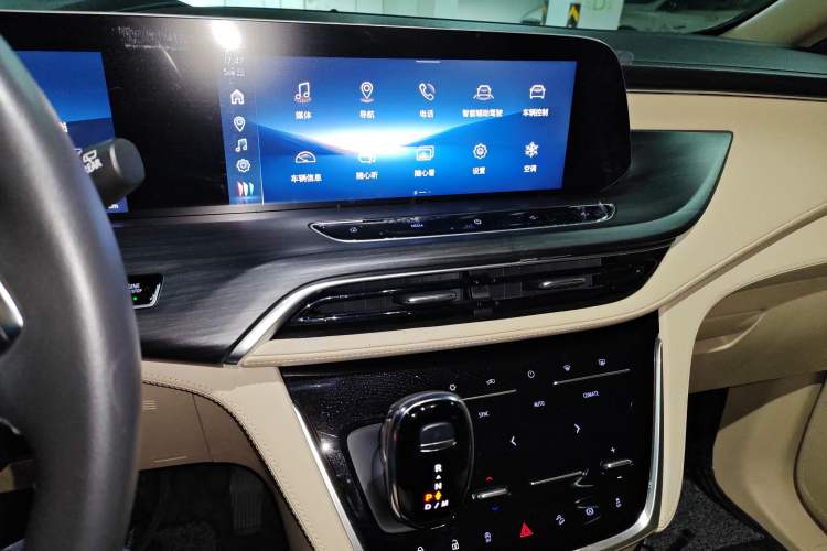 Used Buick GL8 2023 ES Lu Zun Deluxe Model
