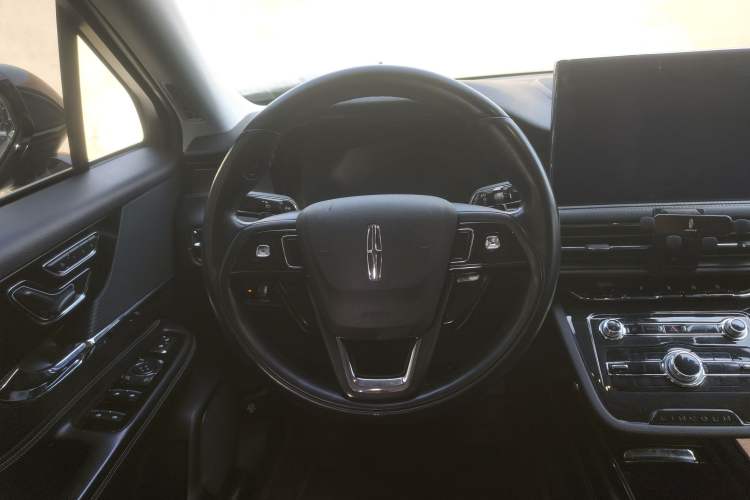 Used Lincoln Corsair 2022 2.0T Two-Wheel Drive Deluxe Edition Steering Wheel