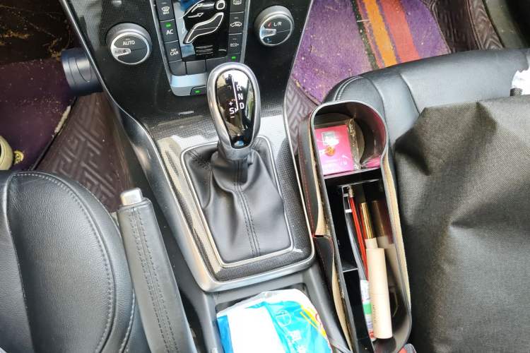 Used Volvo V40 2018 T3 Zhiyi Edition Gear Lever