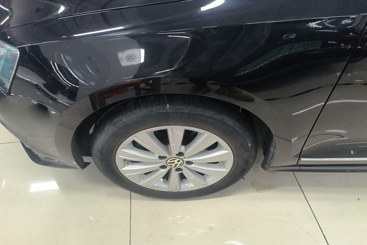 Used Volkswagen Sagitar 2015 230TSI Automatic Comfort Version Left Front Wheel Hub