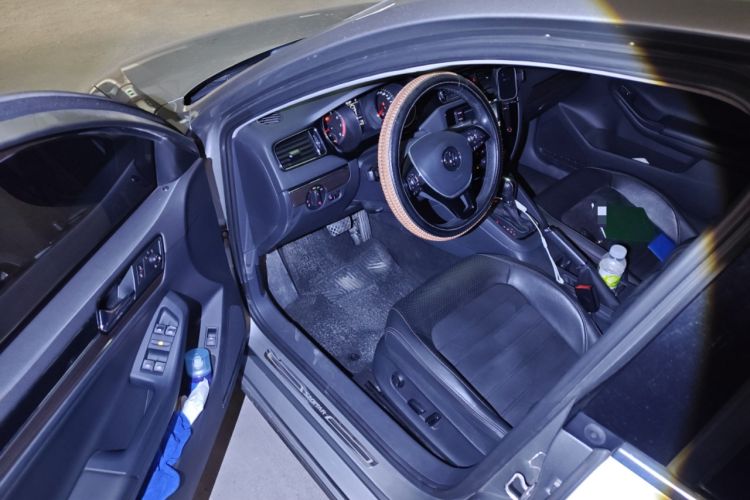 Used Volkswagen Sagitar 2017 230TSI Automatic Luxury Edition
