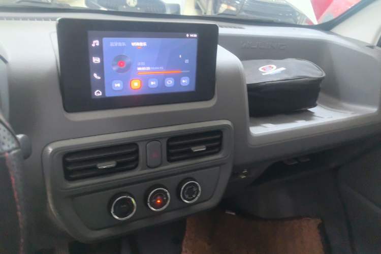 Used Wuling Yangguang 2024 300km Comfort Version with Sealed Windows 60kW
