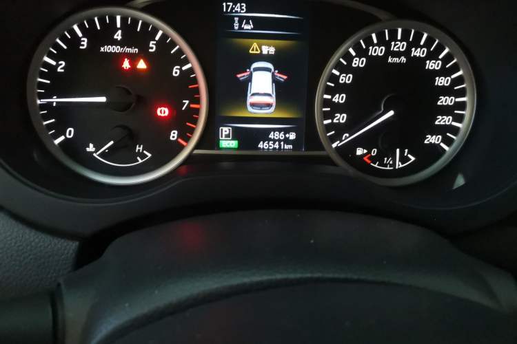 Used Nissan Tiida 2016 1.6L CVT Smart Drive Edition Odometer Close Up