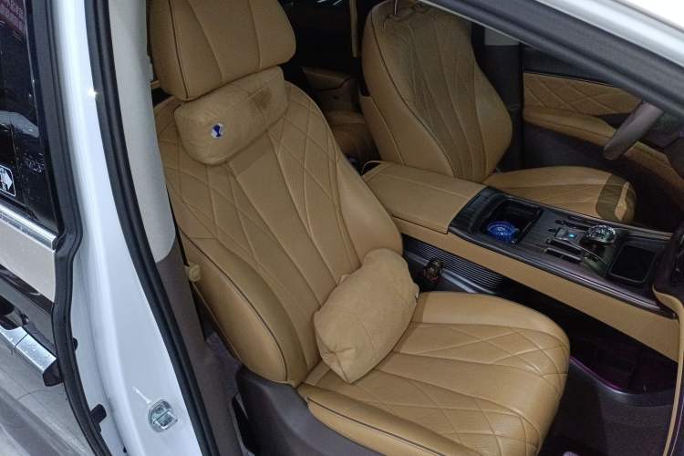 Used Denza D9 2024 DM-i 980 Four-Wheel Drive Prestige Model Right Front Seat