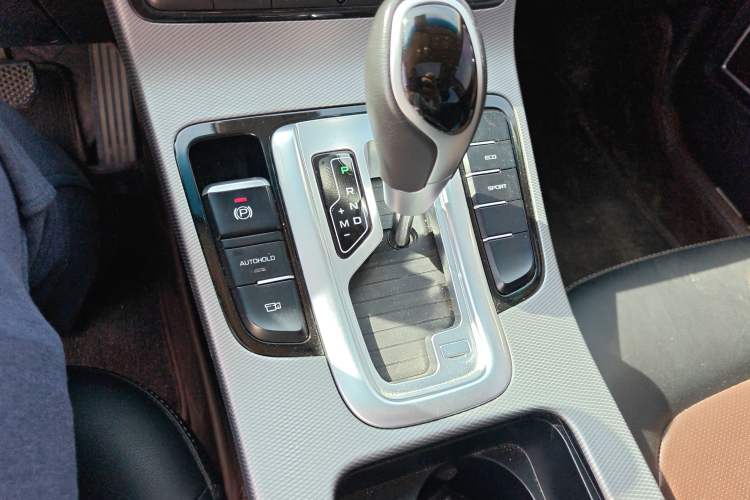 Used Geely Auto Emgrand GL 2018 1.4T DCT Prestige Smart Connectivity Version Gear Lever