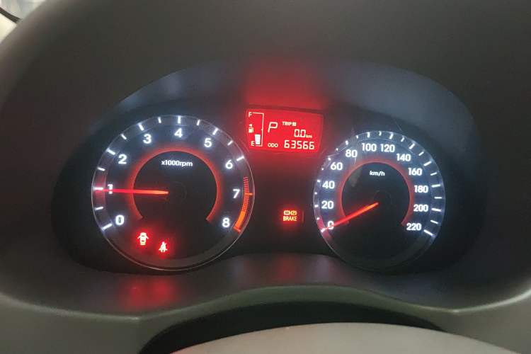 Used Hyundai Verna (older generation) 2011 Hatchback 1.4L Automatic Fashion GT Odometer Close Up
