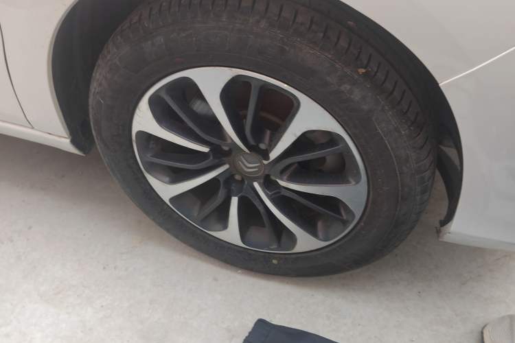 Used Citroen C4L 2016 1.2T Automatic Elite Model Right Front Wheel Hub