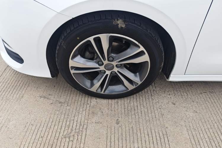 Used Geely Auto Binray 2020 Revised 1.4T CVT Asian Games Edition Left Front Wheel Hub