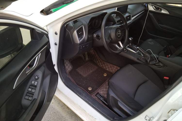 Used Mazda 3 Axela 2017 Sedan 1.5L Automatic Comfort Model Emission Standard China V