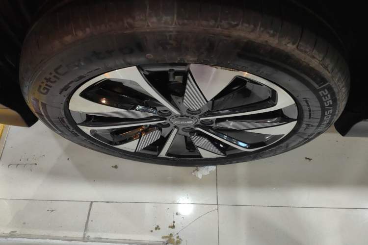 Used BYD Song PLUS New Energy 2025 DM-i 112KM Prestige Model Left Front Wheel Hub