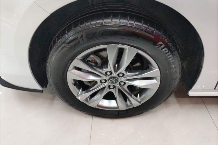 Used Toyota SIENNA 2024 2.5L Hybrid Comfort Edition Left Front Wheel Hub