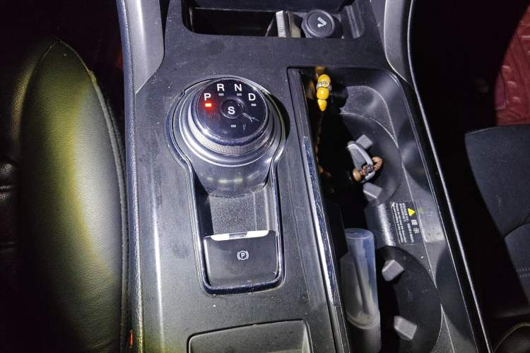 Used Ford Mondeo 2017 EcoBoost 180 Stylish Model Gear Lever