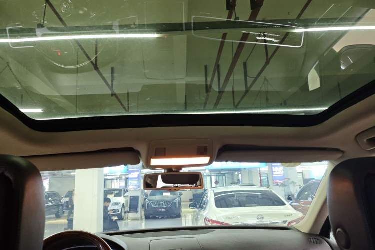 Used Volkswagen Touareg 2011 3.0 TDI Diesel Comfort Version Headliner