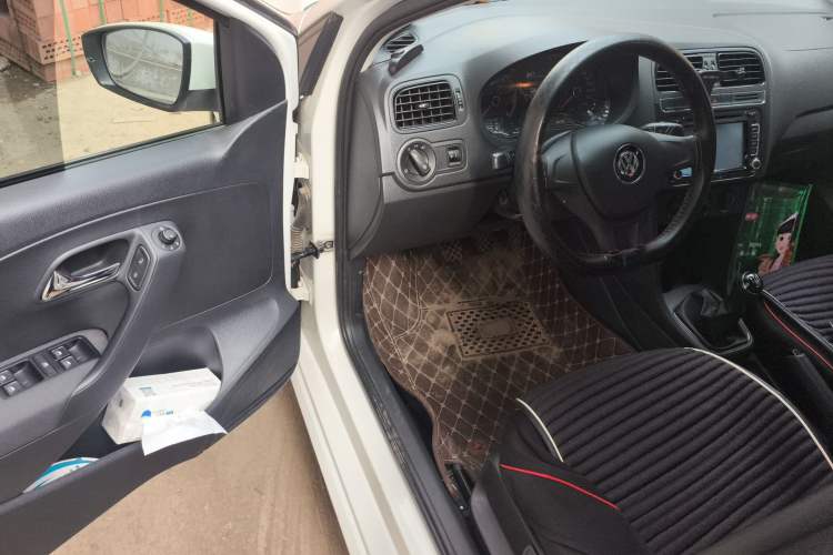 Used Volkswagen Polo 2014 1.4L Manual Fashion Edition Driver Seat