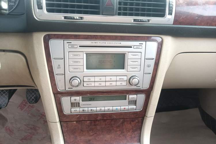 Used Volkswagen Passat 2009 1.8T Manual Luxury Edition Audio And AC Panel