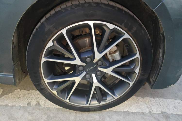 Used Lynk & Co 03 2022 1.5TD DCT JingPro Right Front Wheel Hub