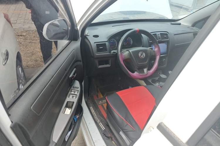 Used Dongfeng Fengon 330 2014 1.5L Manual Utility Version DK15 Driver Seat