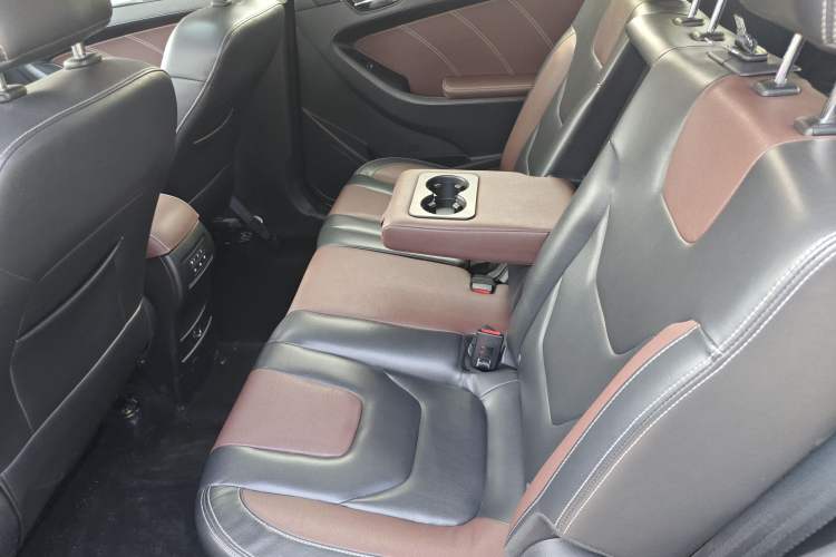 Used Dongfeng Fengon 580 2016 Revised Version 1.5T CVT Luxury Edition Left Rear Seat