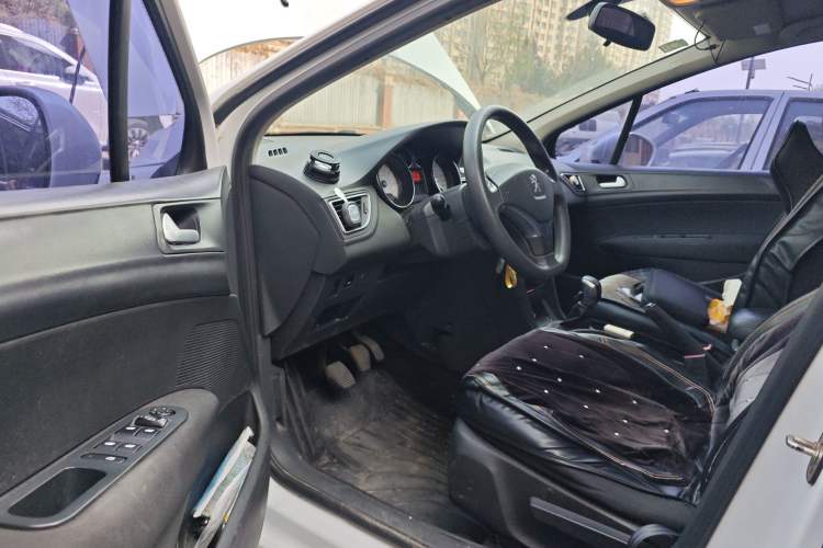 Used Peugeot 308 2014 Enjoy Edition Classic 1.6L Manual YouShang Model Driver Seat