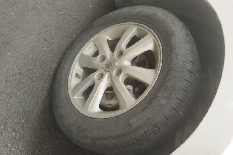 Used Venucia R50 2015 1.6L Automatic Fashion Edition Right Front Wheel Hub