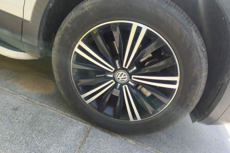 Used Volkswagen Tiguan L 2019 330TSI Automatic Two-Wheel Drive Luxury Edition China VI Standard