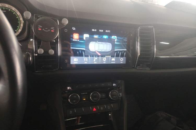 Used Skoda Kodiaq 2018 Facelifted TSI330 5-Seater Two-Wheel-Drive Luxury Enjoyment Edition Audio And AC Panel