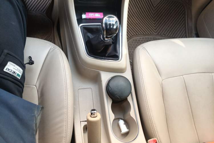 Used Baojun 730 2014 1.5L manual luxury trim 7 seats
