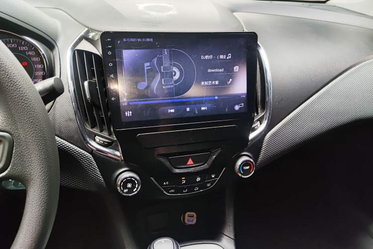 Used Chevrolet Cruze 2017 1.5L Automatic Pioneer Sunroof Edition
