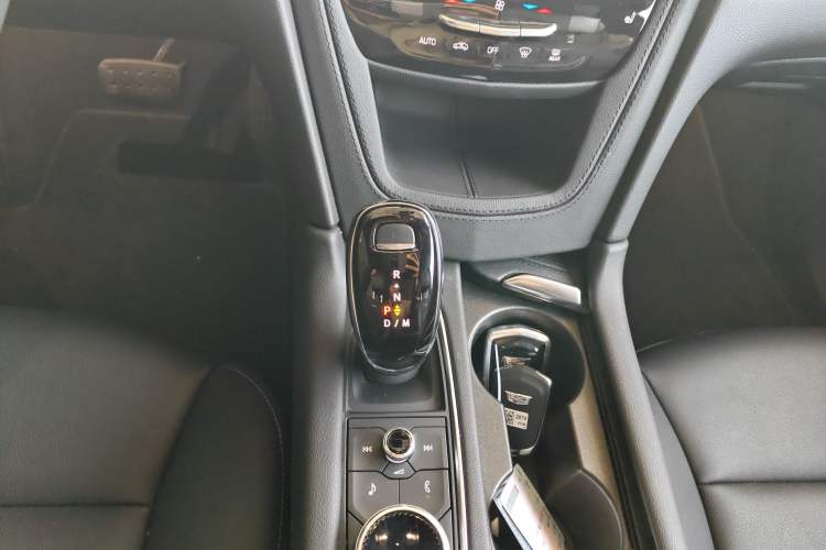 Used Cadillac XT6 2022 2.0T 7-Seater Two-Wheel Drive Luxury Version Gear Lever