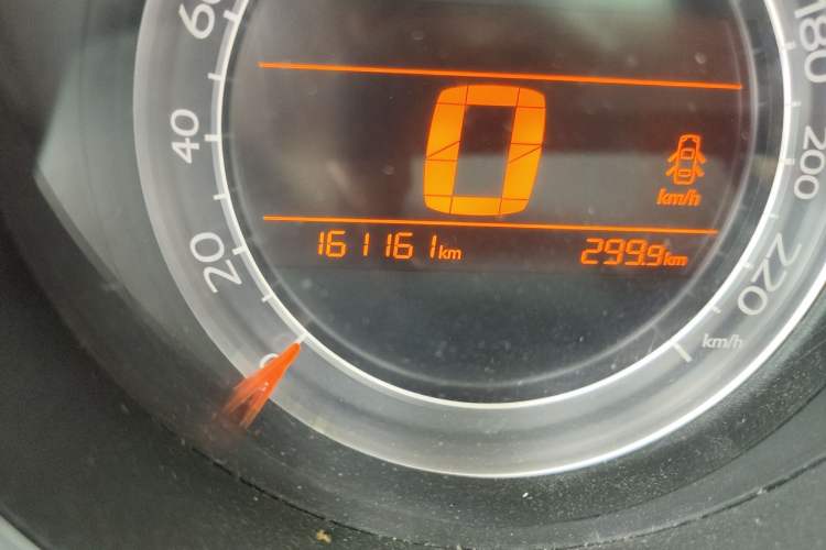 Used Citroen C4L 2013 1.8L Automatic Jingzhi Edition Odometer Close Up